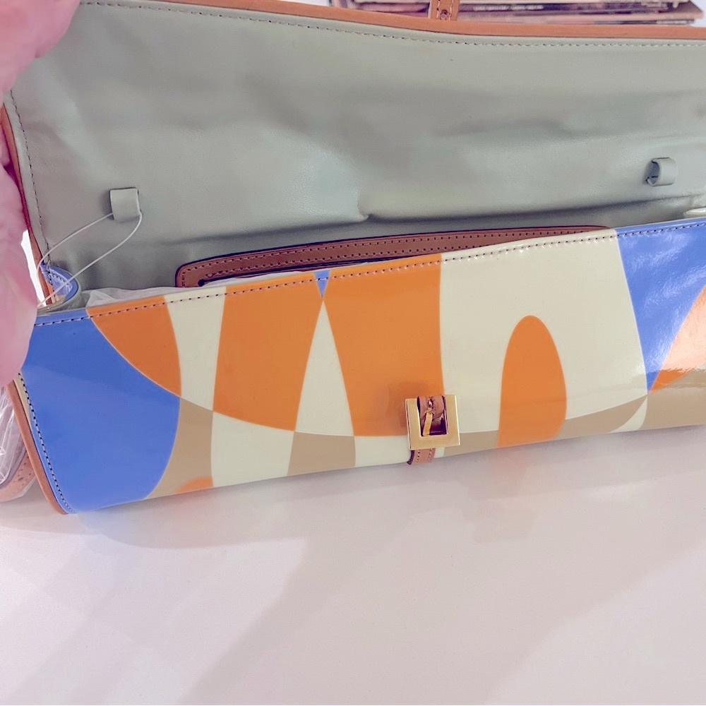 Moda International Print  Crossbody/ Clutch - Picture 9 of 11